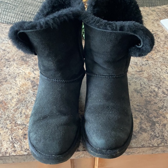 Uggs - Picture 2 of 5